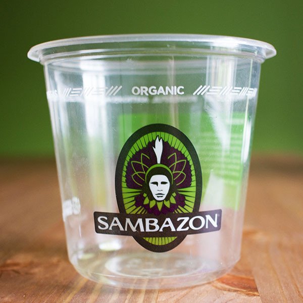 24 oz compostable deli container in foodservice setting