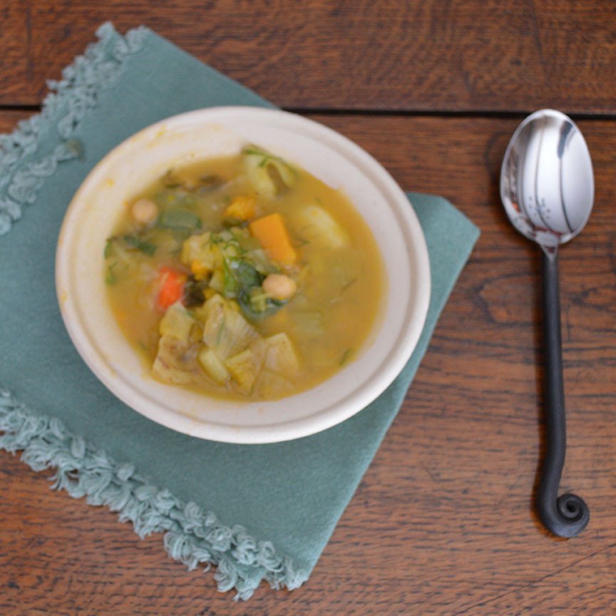 11.5 oz compostable fiber bowl in foodservice setting