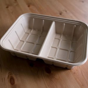 Pla-lined 112 oz compostable fiber catering tray with food serving example