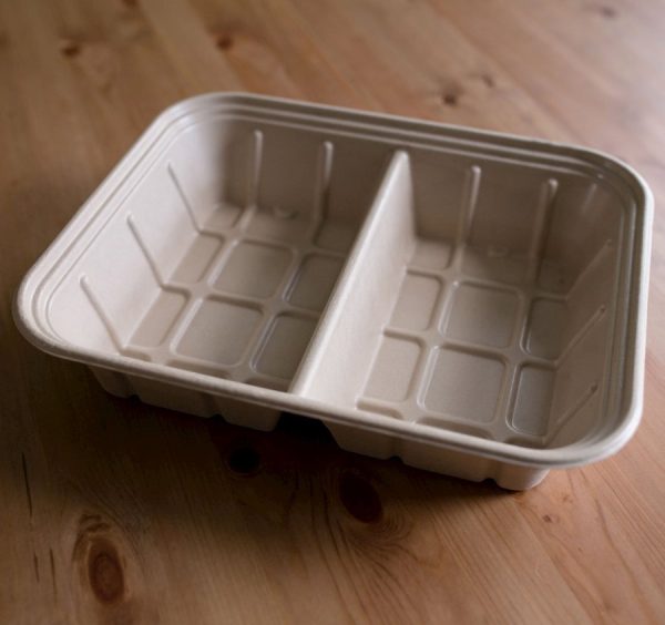 Pla-lined 112 oz compostable fiber catering tray with food serving example