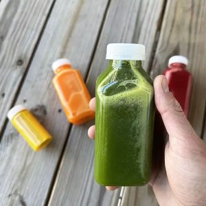 12 oz compostable food container, PFAS-free, single product shot