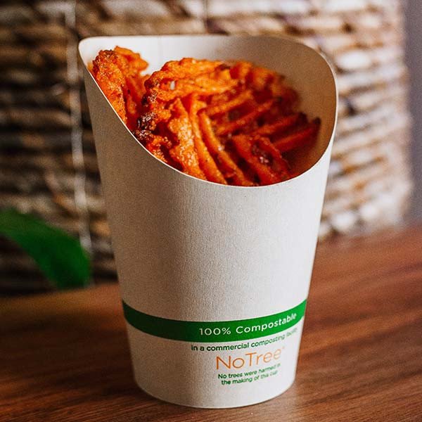 Pla-lined 5.5 oz compostable food container, PFAS-free, single product shot